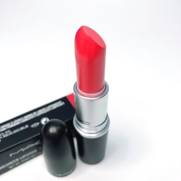 Mac Lipstick Cremesheen 232 Dozen Carnations NEW with TAGS - Picture 4 of 7